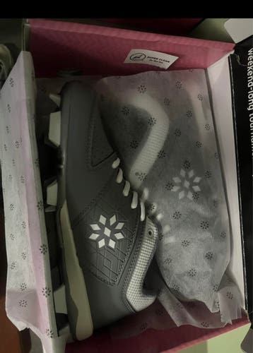 6Y (Big Kids) Ringor Rip It Molded Cleats  Gray color (New)