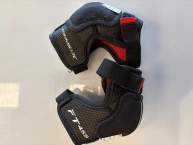 Used CCM INTRUDER Intermediate Hockey Skate Intermediate 4.0 11860-S000303483