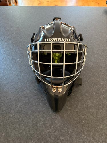 Junior 2022 Warrior Ritual F2 Goalie Mask (Used)