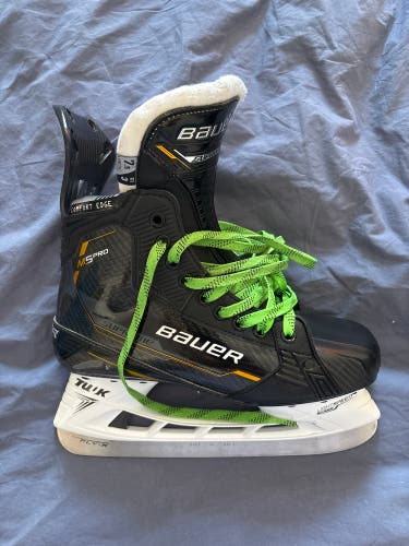 2022 Bauer Supreme M5 Pro Hockey Skates Wide Width 7.5 (New) Used only one time.