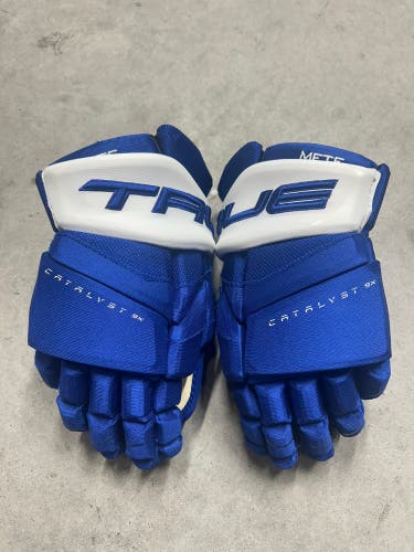 14” True Catalyst 9X Pro Toronto Maple Leafs Gloves Pro Stock (New) NHL