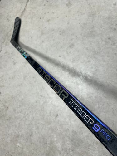 70 Flex P28 Senior CCM RibCor Trigger 9 Pro Right Hand Hockey Stick Pro Stock (New)
