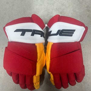 15” True Catalyst 9X Pro Calgary Flames Gloves Pro Stock (New) NHL
