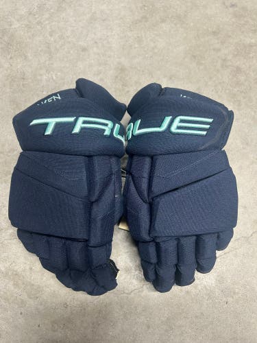 14” True Catalyst 9X Pro Seattle
Kraken Gloves Pro Stock (New) NHL