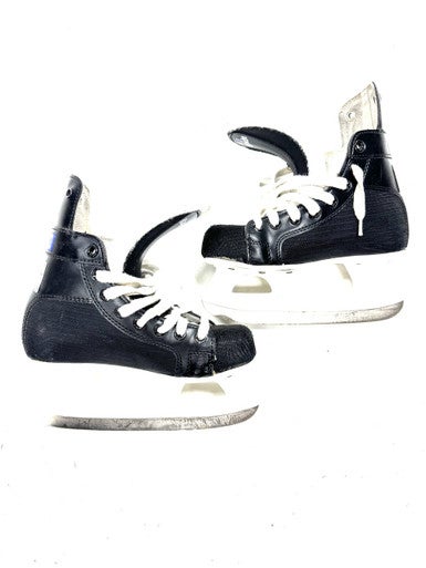 Used CCM 101 Junior Hockey Skate Junior 02 11860-S000303343