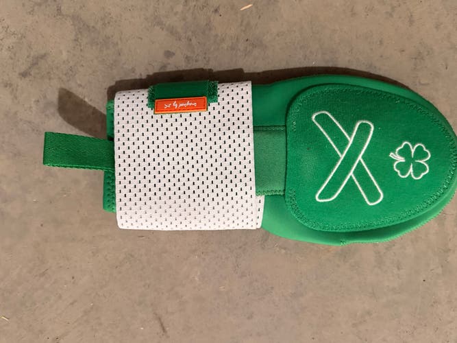 Absolutely Ridiculous Shamrock Shake Sliding Mitt (New in box never worn)