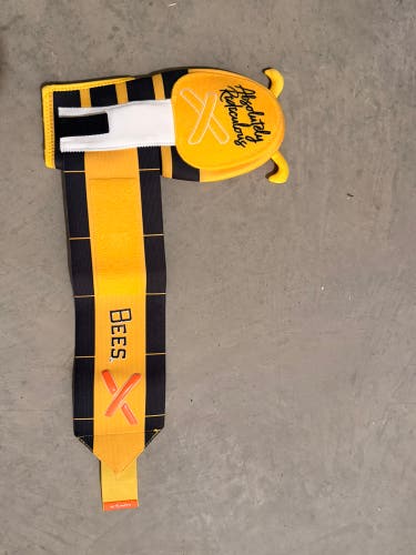 Absolutely Ridiculous Bumble Bee Sliding Mitt (New in the box never worn )