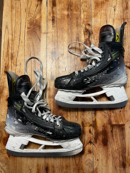 Bauer Vapor Hyperlite 2 Hockey Skates size 6.5 fit 2 (Used)