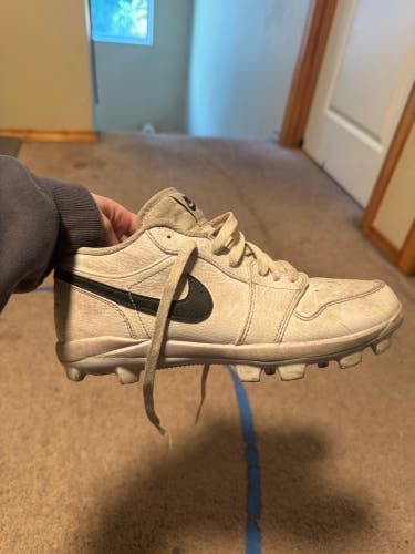 White Men's Size M 7.5 (W 8.5) Air Jordan Low Top (Used)