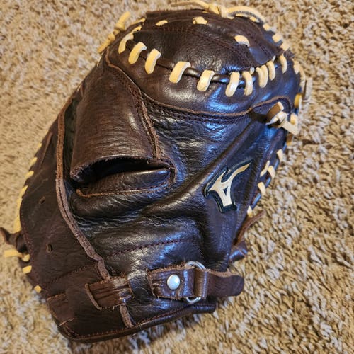 Mizuno RH Catcher's Franchise Baseball Glove 33.5"  Nice Game Ready Catcher's Mitt