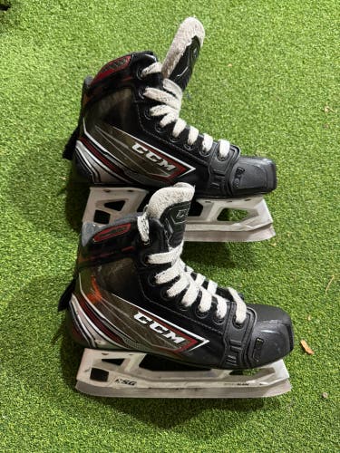 2019 CCM JetSpeed FT460 Hockey Goalie Skates Regular Width Size 2.5 (Used)