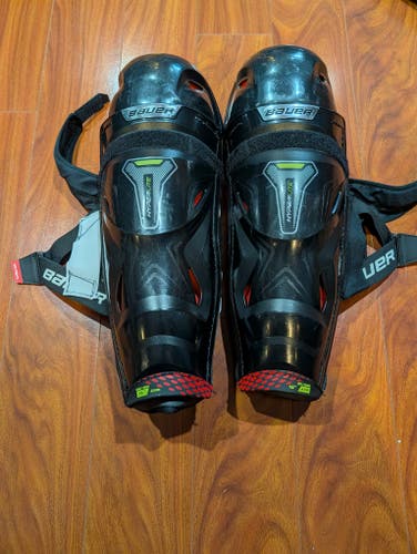 Senior Bauer Vapor Hyperlite 16" Shin Pads (Used - Like New)