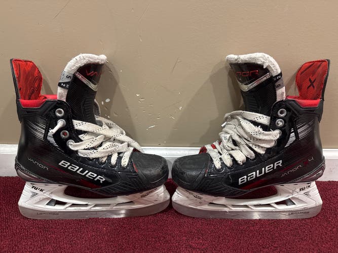 Bauer Vapor X4 Hockey Skates Size 5 Fit 2 Item#TDx4