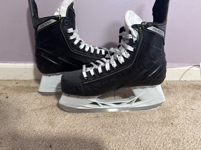 CCM Tacks Hockey Skates Size 6 (Used)