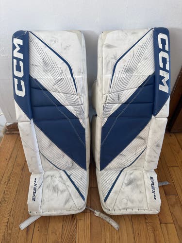 Blue 30" Intermediate CCM EFlex 6.9 Goalie Leg Pads (Used)