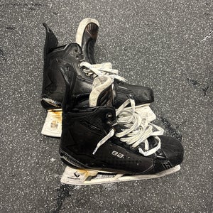 2024 Bauer Supreme Shadow Hockey Skates Regular Width Pro Stock 10.5 (Used)
