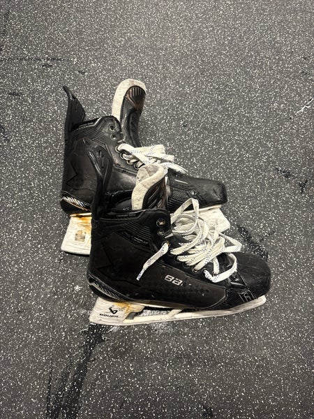 2024 Bauer Supreme Shadow Hockey Skates Regular Width Pro Stock 10.5 (Used)