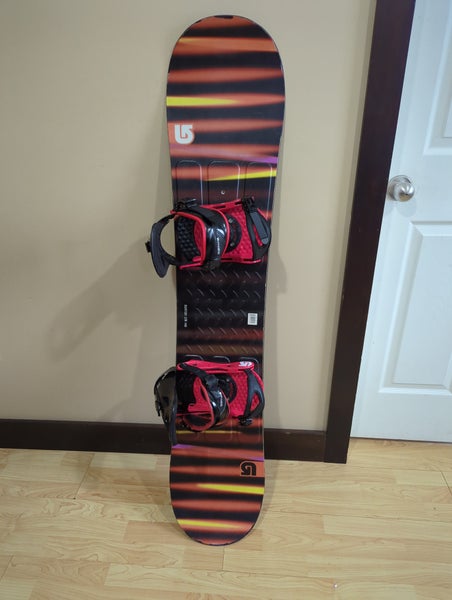 Burton LTR Horizontal Lines Snowboard - 140 cm With Bindings M Fit 8-10.