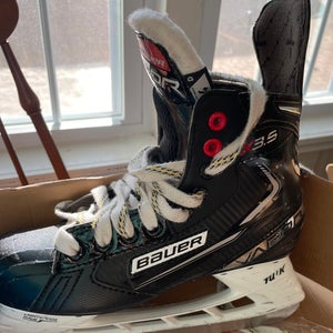 Bauer Vapor 3.5X Hockey Skates Regular Width Size 4 (Used)