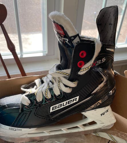 Bauer Vapor 3.5X Hockey Skates Regular Width Size 4 (Used)