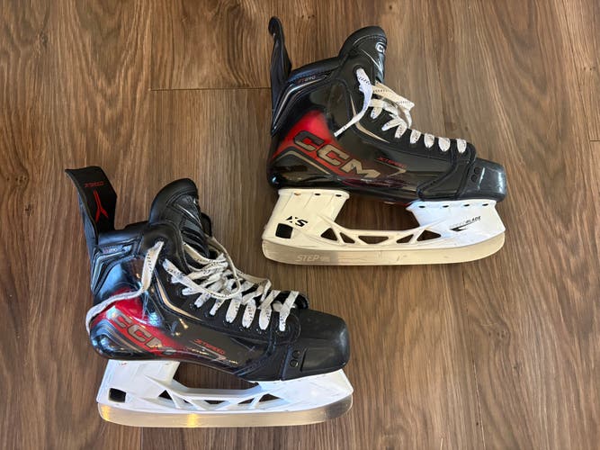 2025 CCM JetSpeed FT890 Hockey Skates Regular Width Size 6.5 (Used)