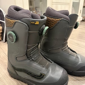 Men's Size M 8.5 (W 9.5) Vans Aura pro Snowboard Boots (Used)