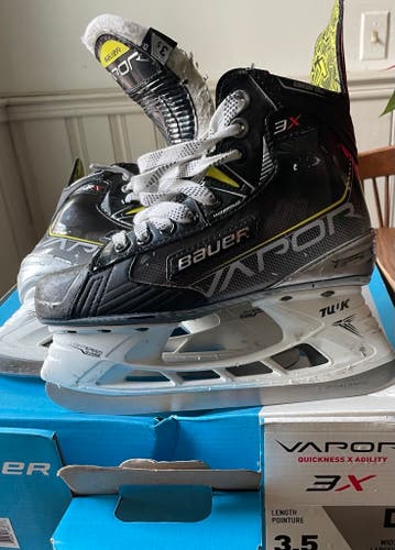 Bauer Vapor 3X Hockey Skates Regular Width Size 3.5 (Used)
