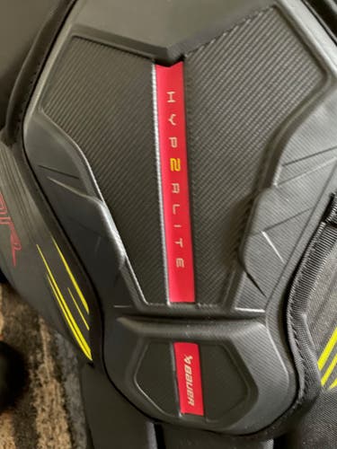 XS Bauer Hyperlite 2 Goalie Chest Protector (Used)