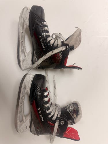 Bauer Vapor X5 Pro Skates - Youth 13.5 - (Cracked Holder)