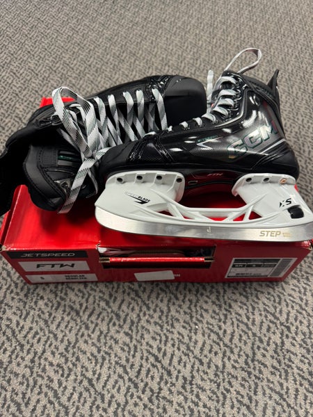 CCM Jetspeed FTW Hockey Skates Regular Width Size 5 (New)