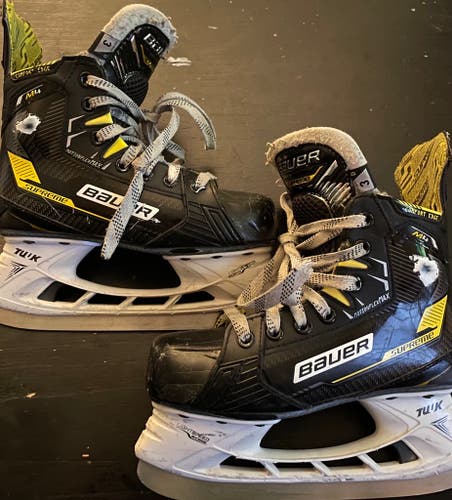 Bauer Supreme M4 Hockey Skates Regular Width Size 3 (Used)