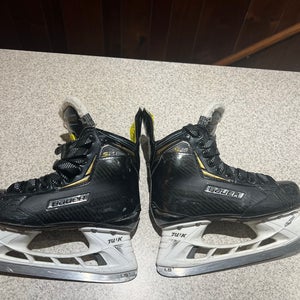 2018 Bauer Supreme 2S Hockey Skates EEE Size 4 (Used)