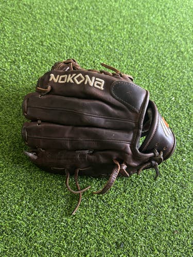 Nokona RH X2-200 Baseball Glove 11.25" (Used)