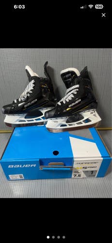 2022 Bauer Supreme M5 Pro Hockey Skates Regular Width 7.5 (New)
