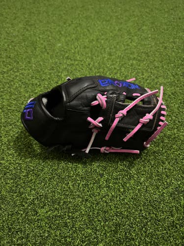 Nokona RH Infield Alpha S-300 Baseball Glove 11.25" (Used)