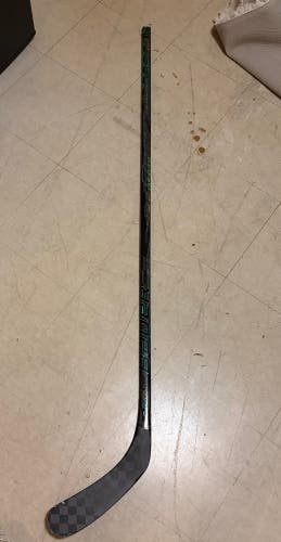Intermediate Bauer Twitch Right Handed Hockey Stick P92 65 Flex (Used)