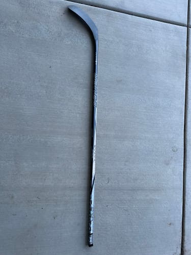 Senior Bauer Twitch Right Handed Hockey Stick P28 77 Flex (New)