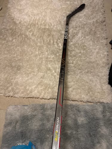 Senior Bauer Vapor Hyperlite Right Handed Hockey Stick P28 70 Flex (New)