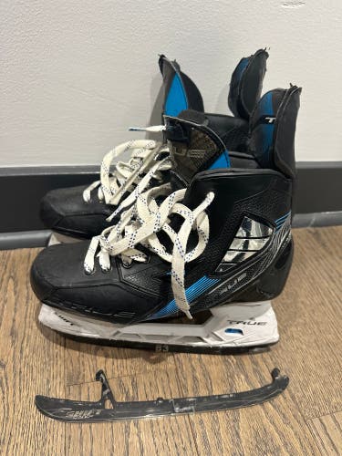 2021 True TF9 Hockey Skates Regular Width 7.5 (Used)