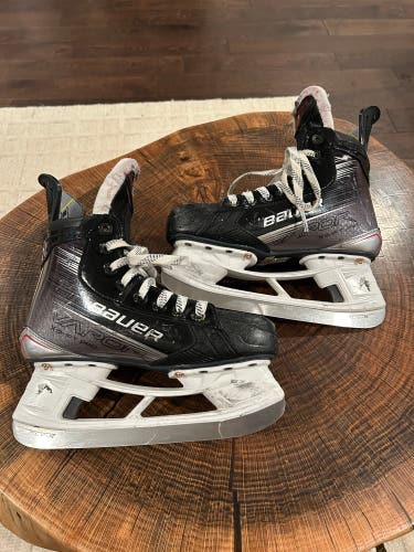 2023 Bauer Vapor X Shift Pro Hockey Skates Size 5.5 (Used)