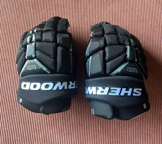 Sher-Wood Code TMP 1 Gloves 12" (Used)