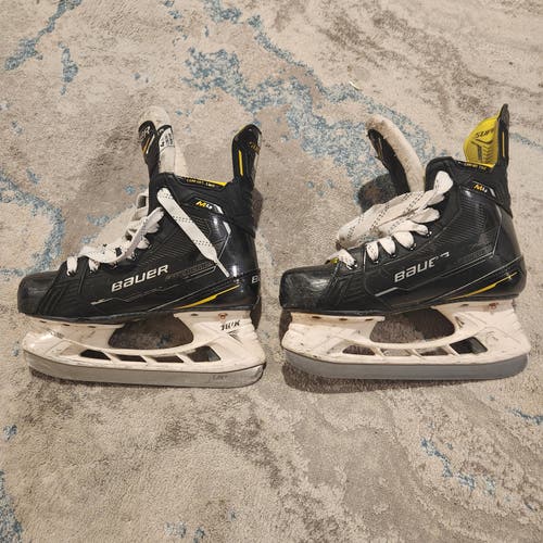 2024 Bauer Supreme M4 Hockey Skates Regular Width Size 4.5 (Used)