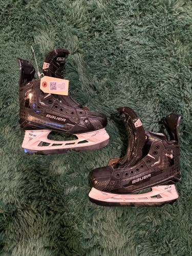 Intermediate Bauer Supreme Mach Hockey Skates + Fly-Ti Steel | Size 4.5 Fit 2
