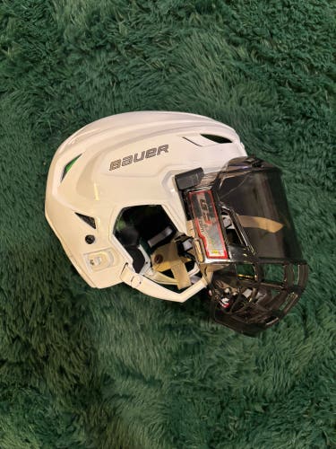 Bauer Hyperlite Helmet | Size: S/M (6 3/4" - 6 3/8")