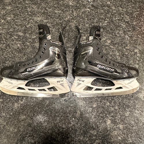 Bauer Supreme Matrix Hockey Skates Regular Width 8 (Used)
