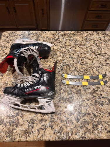 2023 Bauer Vapor X4 Hockey Skates Extra Wide Width 7 (Used)