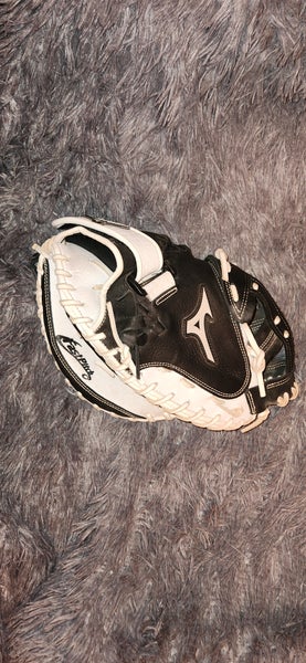 RH Mizuno Catcher's Supreme Softball Glove 33"