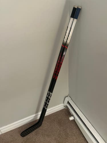 Intermediate CCM JetSpeed Team Right Handed Hockey Stick P29 65 Flex (Used)