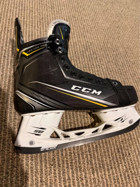 CCM Tacks Vector Pro Hockey Skates Regular Width 9.5 (Used)