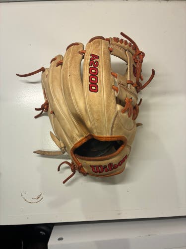 2022 Wilson A2000 RH Infield Baseball Glove 11.75" (Used)